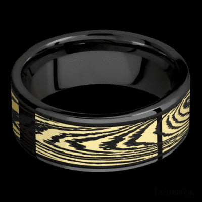 8 mm wide/Flat/Zirconium band with one 6 mm Centered inlay of 14K Yellow Gold with a laser carved Woodgrain pattern.